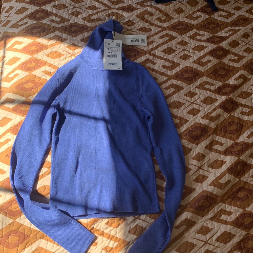Zara turtleneck sweater. Blue. No smells (smokes or etc..). Never worn.